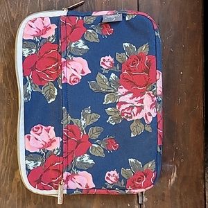 Flowered Tablet Carrier